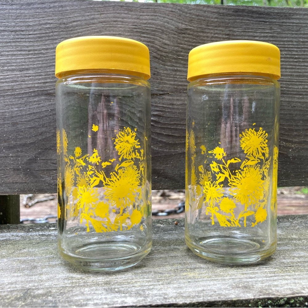Vintage Glass Salt and Pepper Shakers with Yellow Sunflowers Print and Tops! - Picture 3 of 12